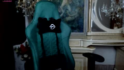 Snapshot of lara_benson_ chatting on November 25, 10:48 am lara_benson_ online show from November 25, 10:48 am