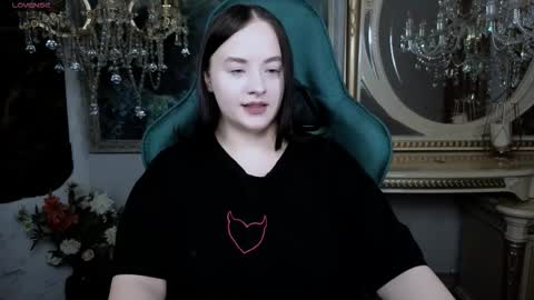 Snapshot of lara_benson_ chatting on November 29, 10:51 am lara_benson_ online show from November 29, 10:51 am