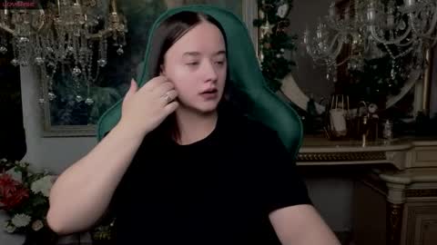 Snapshot of lara_benson_ chatting on December 2, 11:15 am lara_benson_ online show from December 2, 11:15 am