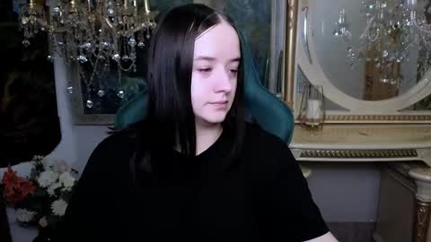 lara_benson_ online show from March 18, 5:16 pm