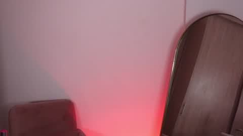 Snapshot of lara_bombshelll chatting on June 25, 10:25 pm Lara online show from June 25, 10:25 pm
