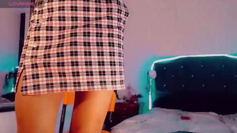 Snapshot of lara_brunette chatting on December 4, 12:03 pm Lara Brunette  online show from December 4, 12:03 pm