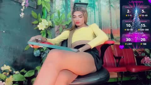 Snapshot of lara_brunette chatting on December 6, 5:33 pm Lara Brunette  online show from December 6, 5:33 pm