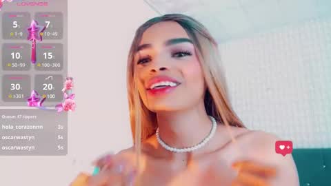 Snapshot of lara_brunette chatting on January 28, 10:56 pm Lara Brunette  online show from January 28, 10:56 pm