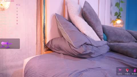 Hello Guys I am Lara Giraldo  WELCOME To my room online show from December 13, 4:54 am