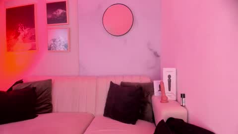 Snapshot of lara_madisson chatting on October 30, 6:04 am Lara Madisson online show from October 30, 6:04 am