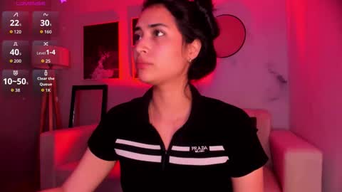 Snapshot of lara_madisson chatting on November 12, 5:52 am Lara Madisson online show from November 12, 5:52 am