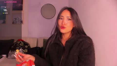 Snapshot of lara_madisson chatting on November 17, 5:35 am Lara Madisson online show from November 17, 5:35 am