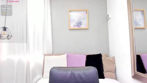      700  200   online show from June 4, 7:53 pm
