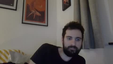laraaan online show from May 4, 6:48 pm