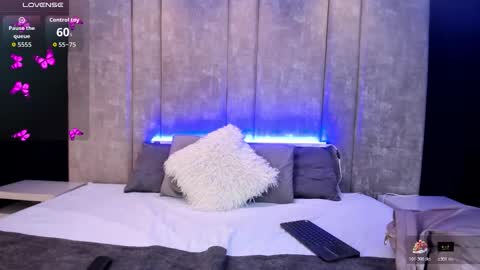 Lara online show from February 3, 7:30 pm