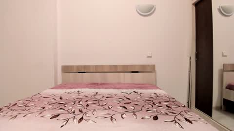 Snapshot of laracara chatting on January 15, 5:29 am Lara online show from January 15, 5:29 am