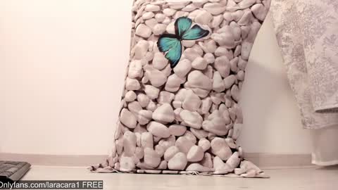 Snapshot of laracara chatting on January 18, 5:52 am Lara online show from January 18, 5:52 am