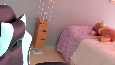 Lara online show from May 19, 4:13 pm