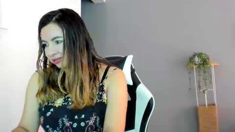 Lara online show from May 30, 7:44 pm