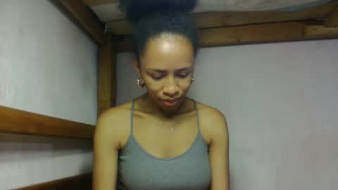 larah98 online show from March 1, 4:14 am