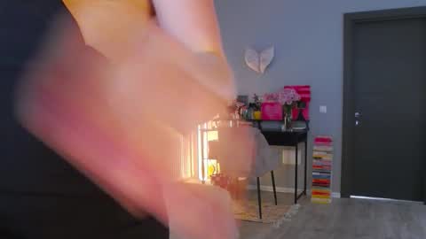 LaraKanes online show from November 5, 8:58 am