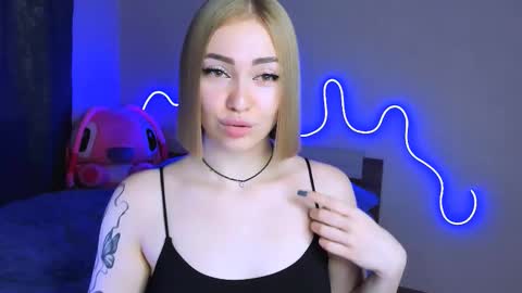 Snapshot of larakrein_lk chatting on September 20, 1:56 pm LaraKrein lk online show from September 20, 1:56 pm