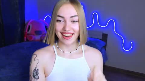 Snapshot of larakrein_lk chatting on September 23, 1:36 pm LaraKrein lk online show from September 23, 1:36 pm
