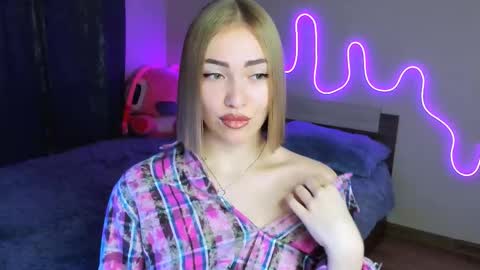 Snapshot of larakrein_lk chatting on October 12, 3:33 pm LaraKrein lk online show from October 12, 3:33 pm