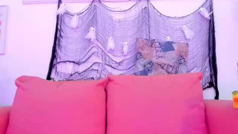 Snapshot of laramurphy chatting on October 22, 10:53 pm Lara Murphy online show from October 22, 10:53 pm