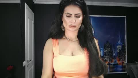 laras_moans online show from June 15, 6:26 am