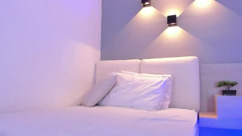 Laura online show from September 17, 11:28 pm