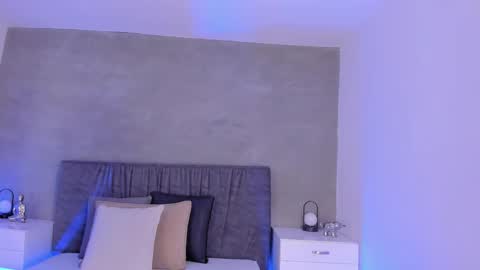 Laura online show from March 18, 12:30 pm