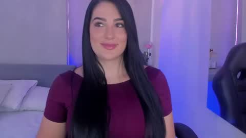 Snapshot of laravillalobos chatting on July 8, 8:24 pm Laura online show from July 8, 8:24 pm