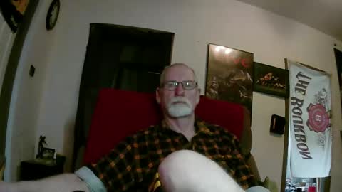 Snapshot of larbie chatting on November 1, 2:24 am Larbie online show from November 1, 2:24 am