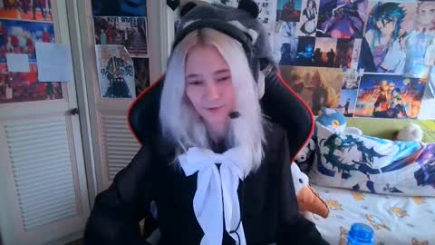 Snapshot of lareeconole chatting on April 5, 11:18 am Sivilia online show from April 5, 11:18 am