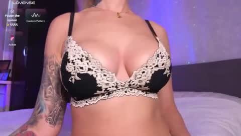 LarineGMT7  UTC6  online show from November 27, 4:25 am