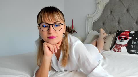 Larissa online show from December 10, 12:05 pm