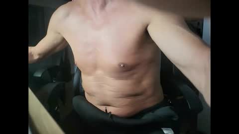 Snapshot of larop49 chatting on May 4, 7:32 pm Larop49 online show from May 4, 7:32 pm
