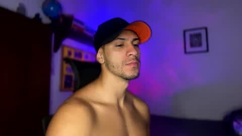 Snapshot of larry_jones chatting on December 6, 12:38 pm andrew online show from December 6, 12:38 pm