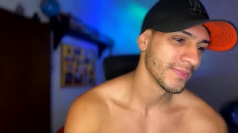 Snapshot of larry_jones chatting on December 6, 3:44 pm andrew online show from December 6, 3:44 pm