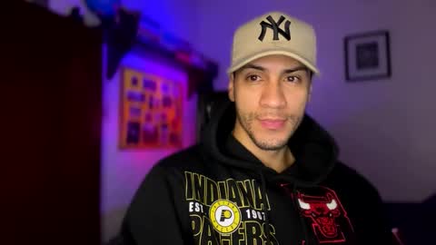 Snapshot of larry_jones chatting on December 7, 1:07 pm andrew online show from December 7, 1:07 pm