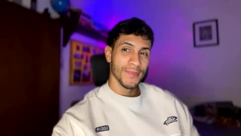 Snapshot of larry_jones chatting on December 9, 10:41 pm andrew online show from December 9, 10:41 pm