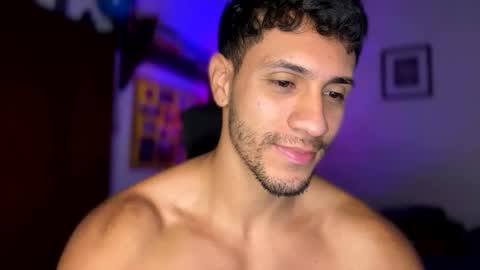 Snapshot of larry_jones chatting on December 10, 3:33 pm andrew online show from December 10, 3:33 pm