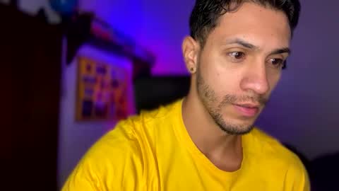 Snapshot of larry_jones chatting on December 11, 12:23 pm andrew online show from December 11, 12:23 pm