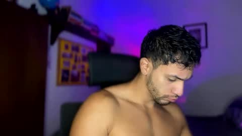 Snapshot of larry_jones chatting on December 12, 1:17 pm andrew online show from December 12, 1:17 pm