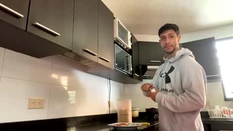 Snapshot of larry_jones chatting on December 12, 4:21 pm andrew online show from December 12, 4:21 pm