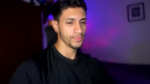 Snapshot of larry_jones chatting on December 13, 4:27 pm andrew online show from December 13, 4:27 pm