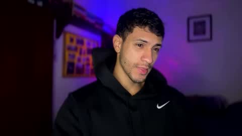 Snapshot of larry_jones chatting on December 15, 2:05 pm andrew online show from December 15, 2:05 pm