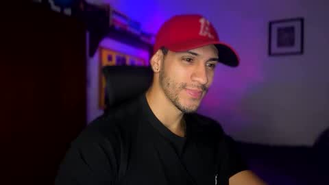 Snapshot of larry_jones chatting on December 17, 3:17 pm andrew online show from December 17, 3:17 pm