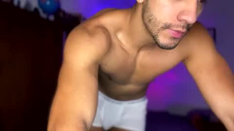 Snapshot of larry_jones chatting on December 18, 1:23 pm andrew online show from December 18, 1:23 pm