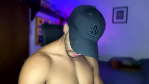 Snapshot of larry_jones chatting on December 18, 4:28 pm andrew online show from December 18, 4:28 pm