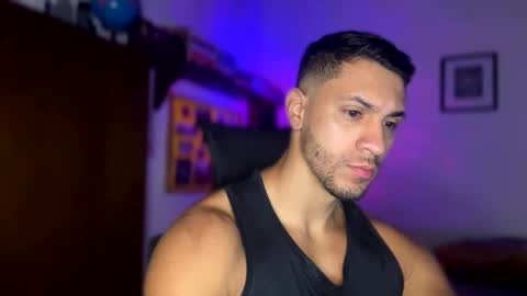 Snapshot of larry_jones chatting on December 19, 12:56 pm andrew online show from December 19, 12:56 pm