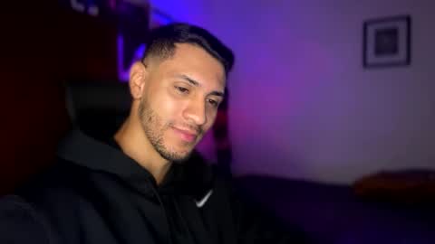 Snapshot of larry_jones chatting on December 19, 4:02 pm andrew online show from December 19, 4:02 pm