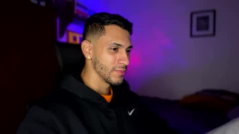 Snapshot of larry_jones chatting on December 20, 2:27 pm andrew online show from December 20, 2:27 pm